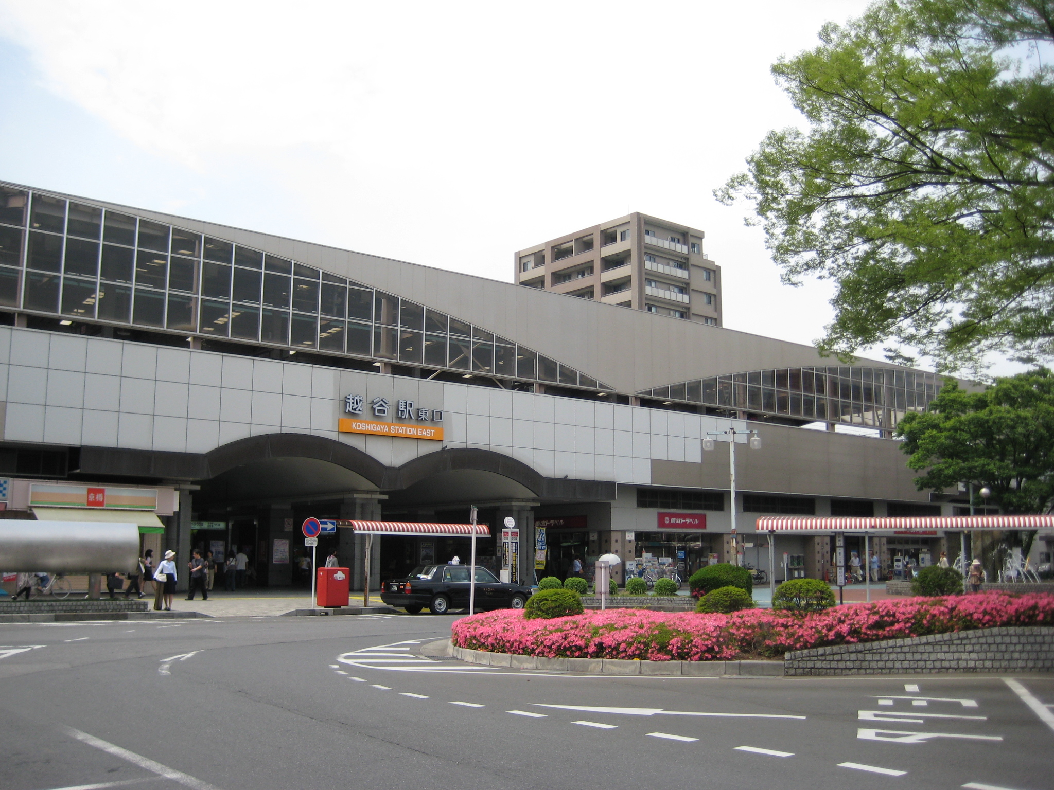 越谷駅の東口