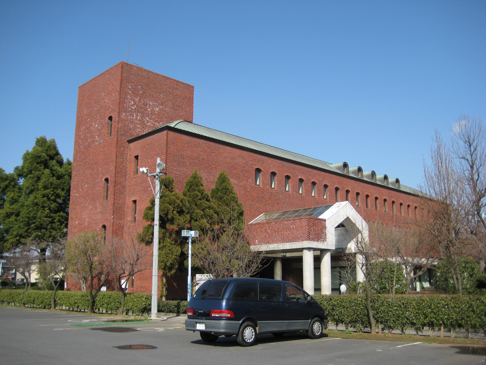 越谷市立図書館